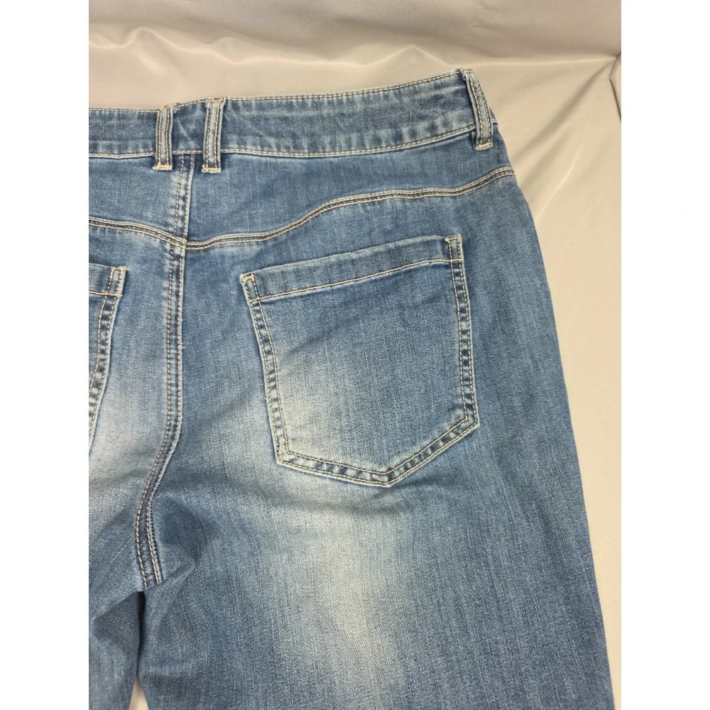 Chico's Platinum Denim Capri Jeans Size Measure: 33x24 Embelished Cuffed Cropped